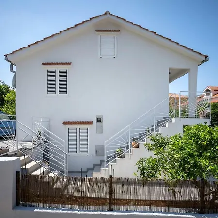 Belina * Stari Grad (Hvar)